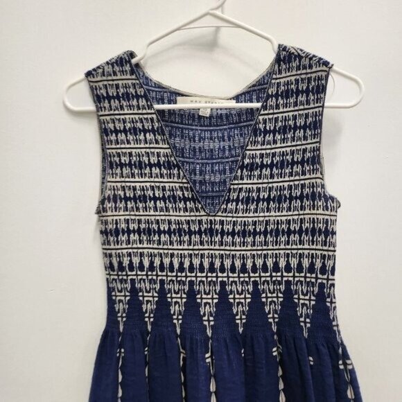 Max Studio Womens Fit & Flare Dress XS Navy Printed Smocked Sleeveless BOHO - Picture 2 of 8